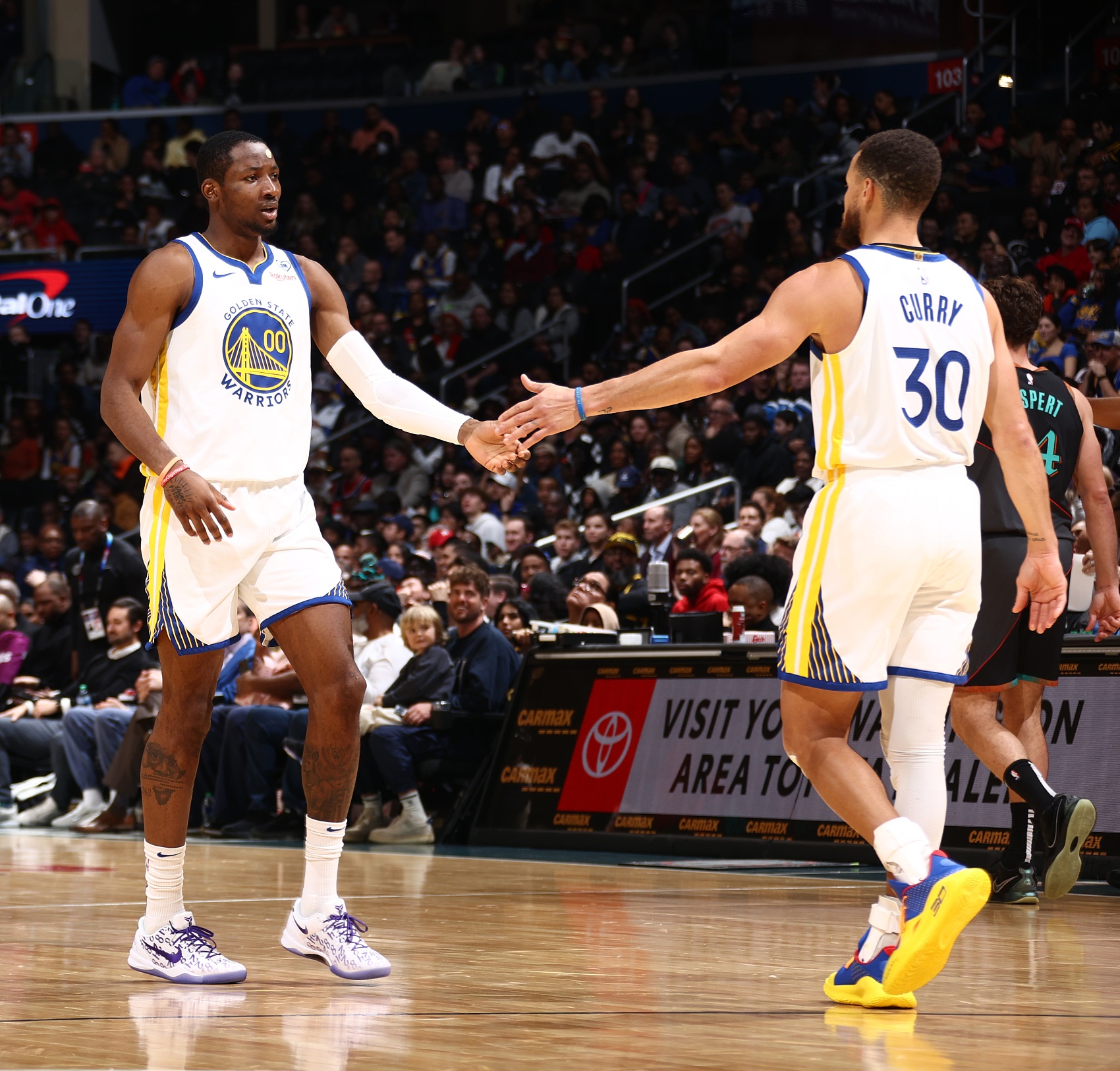 AG官网-库里：库明加始终坚持训练保持着备战状态 希望他不会缺席太久