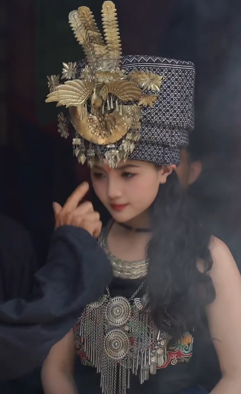 AG体育官方-麻阳龙舟队训练备战龙超，出征时会抬龙舟到河边，曾因手推肩扛50公里硬核护送火出圈|潇湘晨报·晨视频|龙舟比赛|湖南省|怀化市|活动_新浪体育_新浪新闻